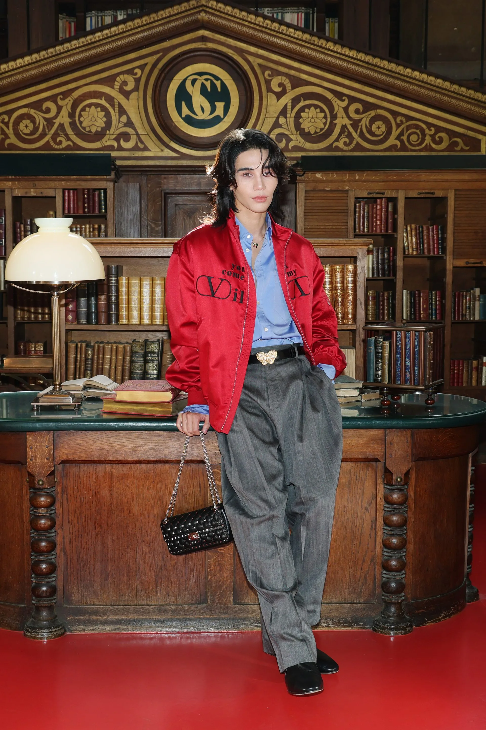 เมื่อห้องสมุดกลายเป็นรันเวย์แห่งแม็กซิมัลลิสม์ของ Valentino