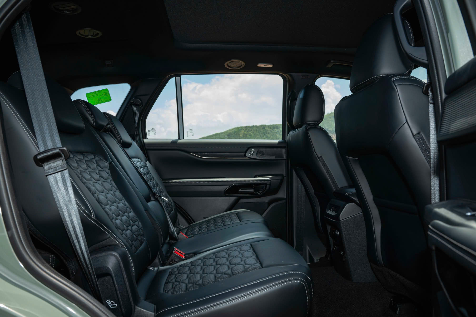 เปรียบเทียบ Pajero Everest เลือกคันไหนคุ้มกว่าสำหรับคุณ