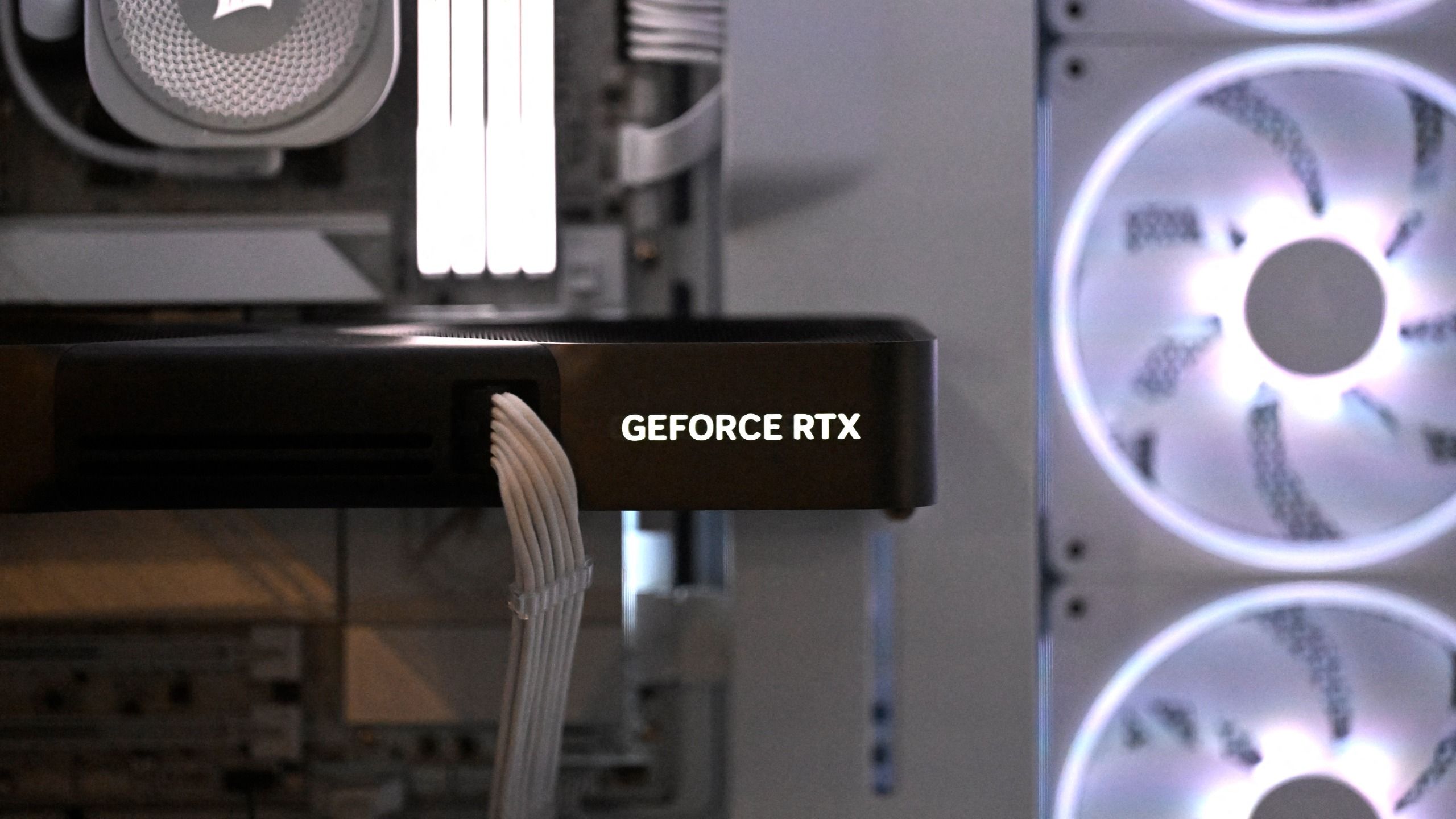 แก้ปัญหา RTX 5090 power connector ร้อนด้วย 8-pin เสริมคู่
