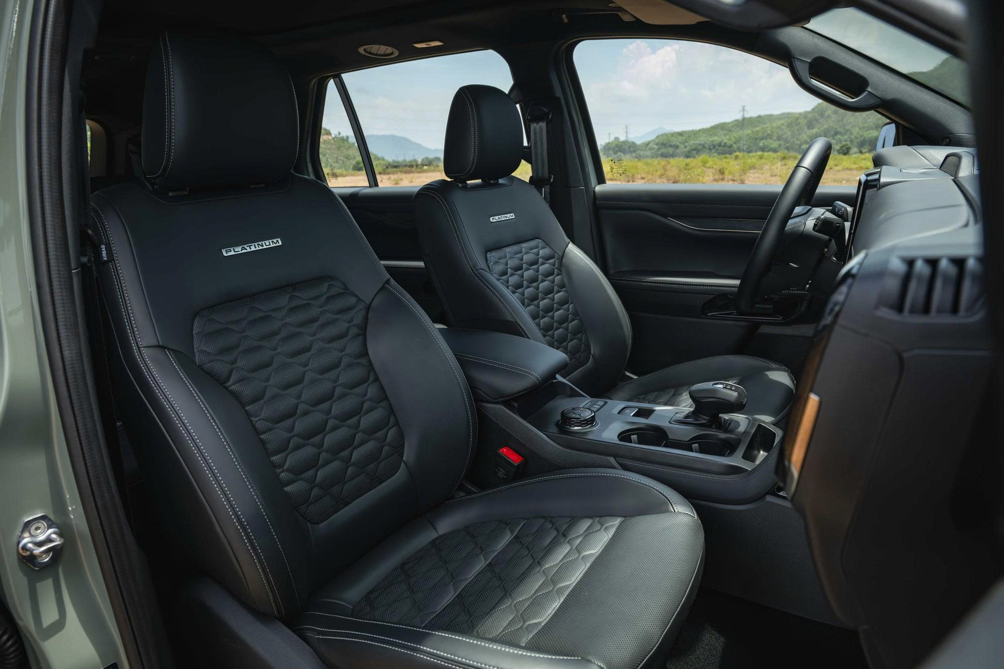 เปรียบเทียบ Pajero Everest เลือกคันไหนคุ้มกว่าสำหรับคุณ