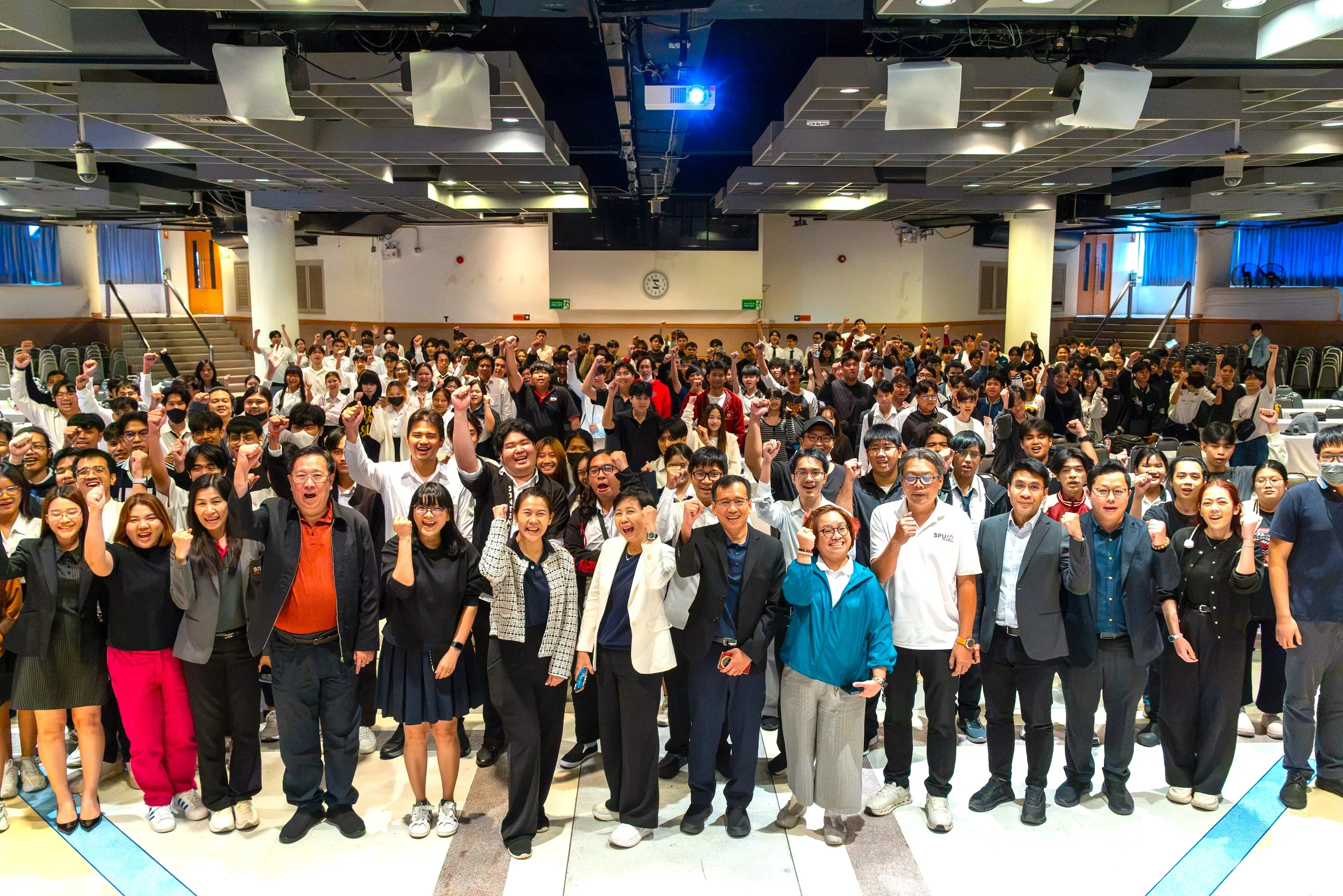 งาน AI–Data โตสวนตลาดเทคโนโลยีหดตัว สัญญาณเปลี่ยนสมรภูมิทักษะการทำงาน