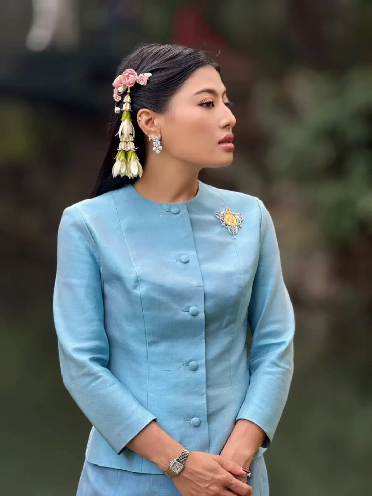 ชุดไทยพระราชนิยมสู่เวทีแฟชั่นโลกผ่านพลังสถาบันหลัก