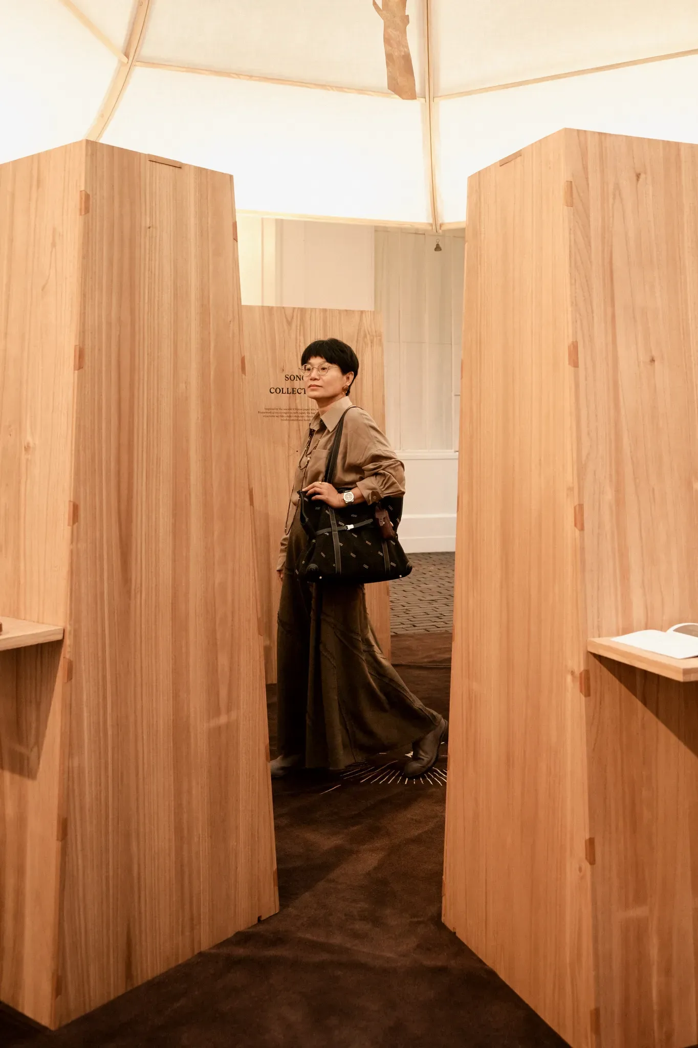 Songmont แบรนด์มรดกจีนที่ใช้งานฝีมือครองเวที Paris Fashion Week