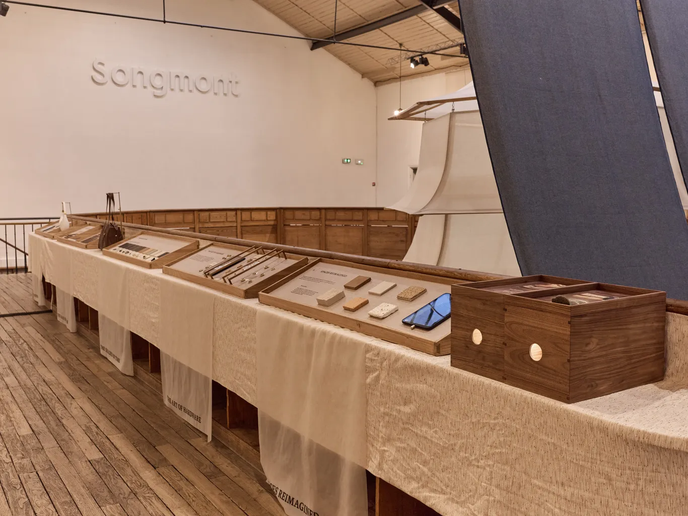 Songmont แบรนด์มรดกจีนที่ใช้งานฝีมือครองเวที Paris Fashion Week