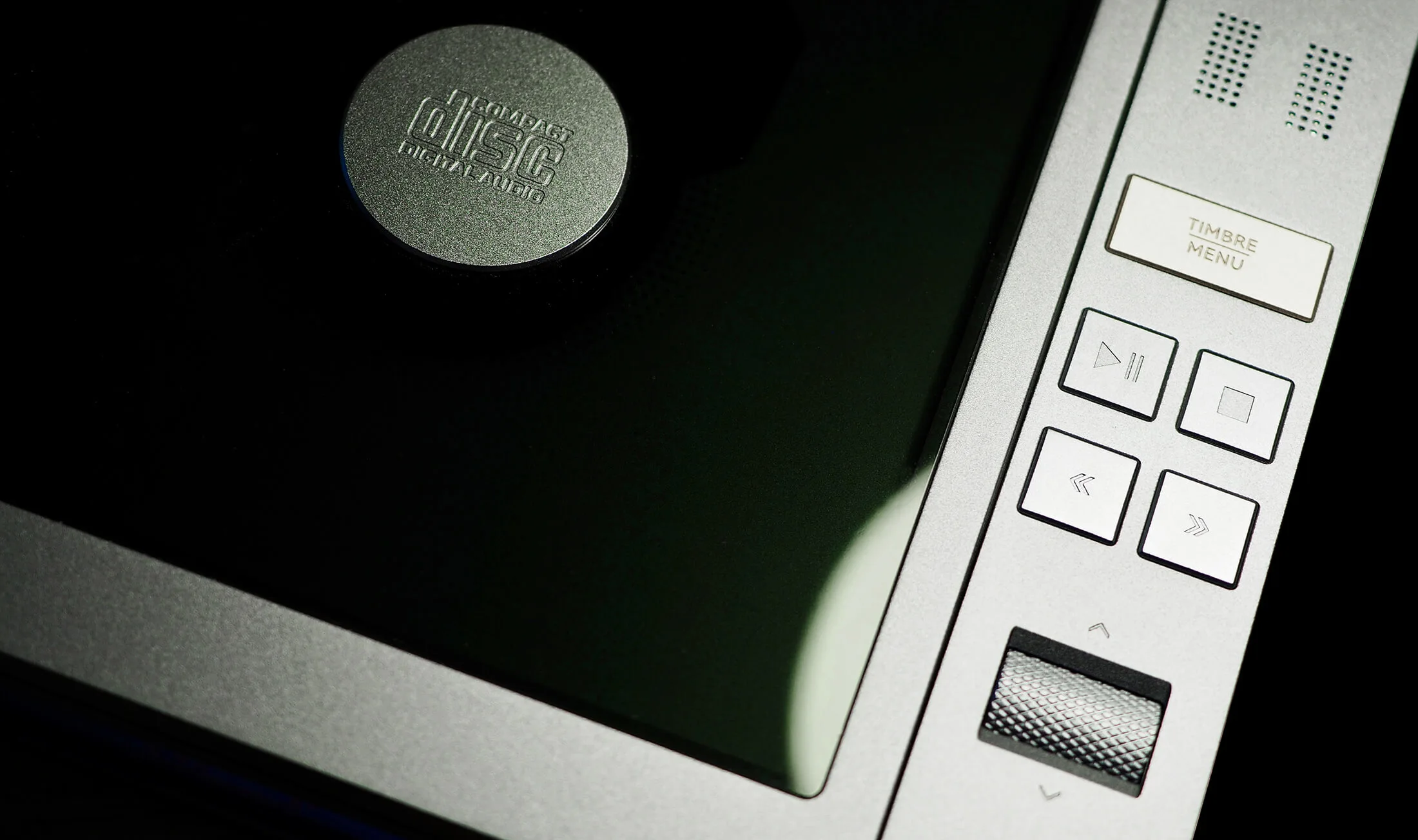เครื่องเล่น CD สมัยใหม่กลับมา พร้อม Bluetooth และ DAC ไฮบริด