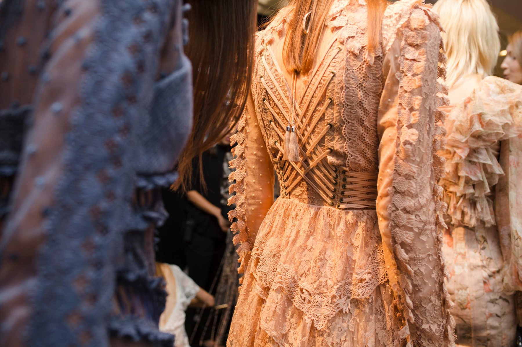 Paris Fashion Week SS27 เมื่อเรื่องเล่าบนรันเวย์กลายเป็นลักซ์ชูรี่ที่ใส่ได้จริง