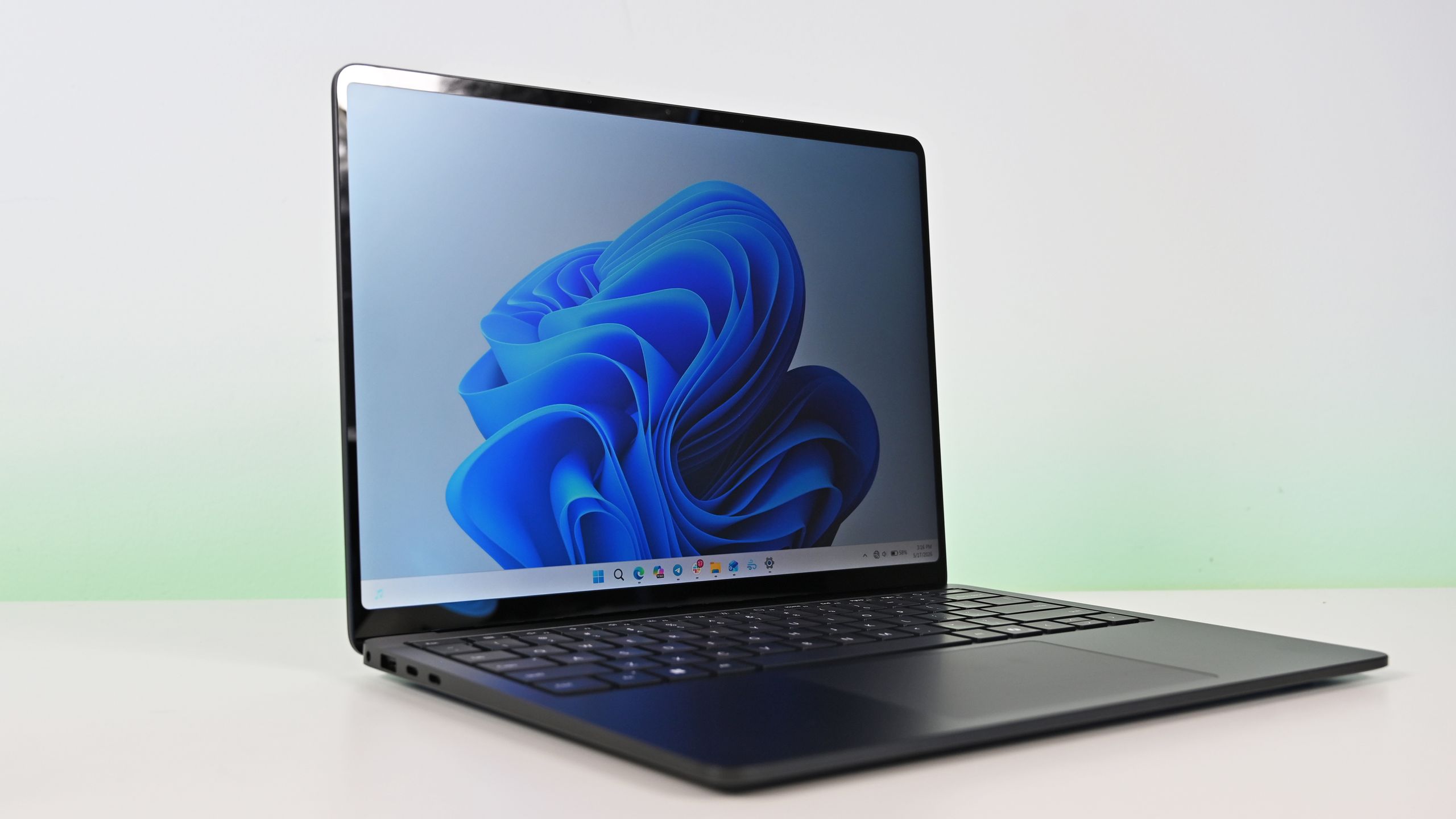 โปรโมชั่นแล็ปท็อป Prime Day รวมดีล MacBook Surface และรุ่นทำงานคุ้มค่า
