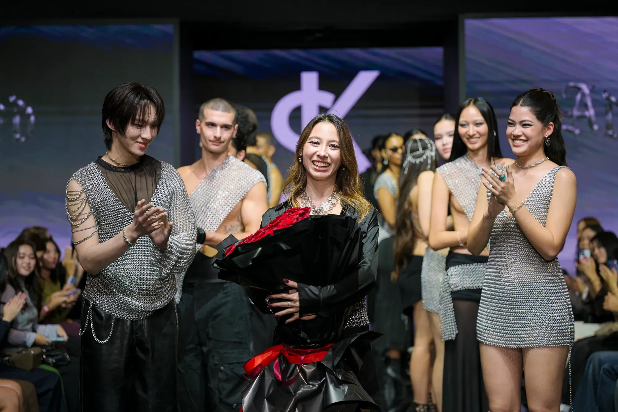 เมื่อรันเวย์กลายเป็นศาลพระภูมิ: ม้าลาย กุมารทอง มโนราห์ บนเวที Visionary Stage