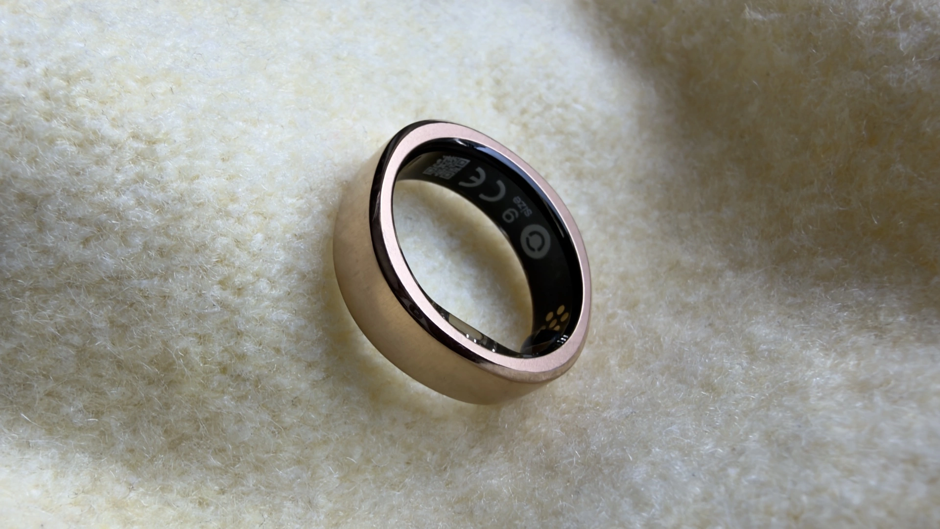 Smart Ring VS Smartwatch เลือกอะไรให้ติดตามสุขภาพ 24 ชั่วโมง