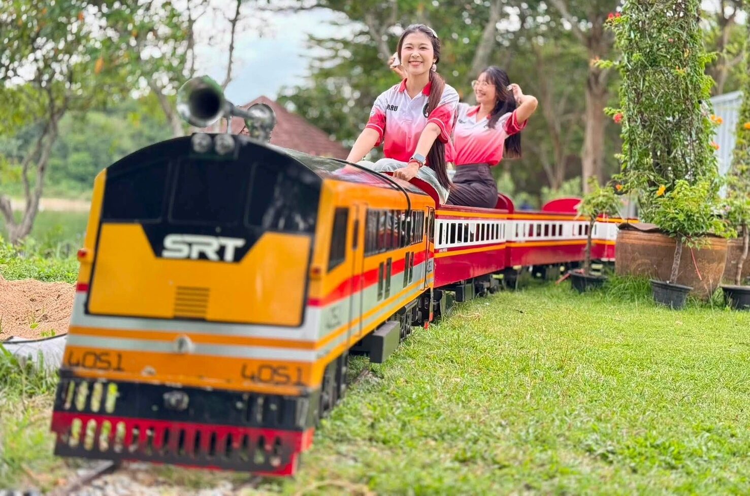 Khao Kheow Landmark แลนด์มาร์กริมน้ำใหม่ จุดเช็กอินสวนสัตว์เปิดเขาเขียว
