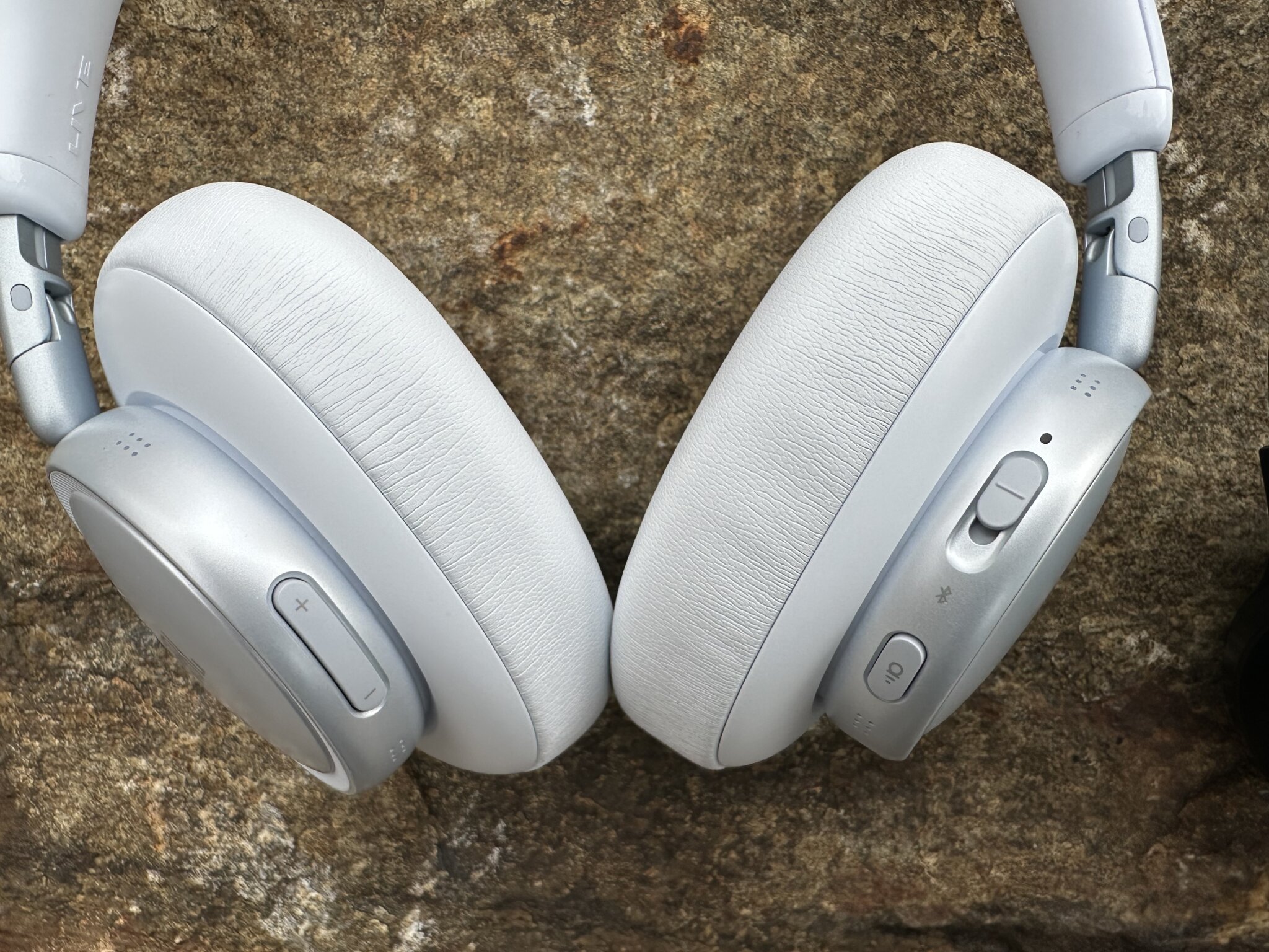 เปรียบเทียบหูฟัง Sony WH-CH730N กับรุ่นเรือธง เลือกอะไรให้คุ้มงบ