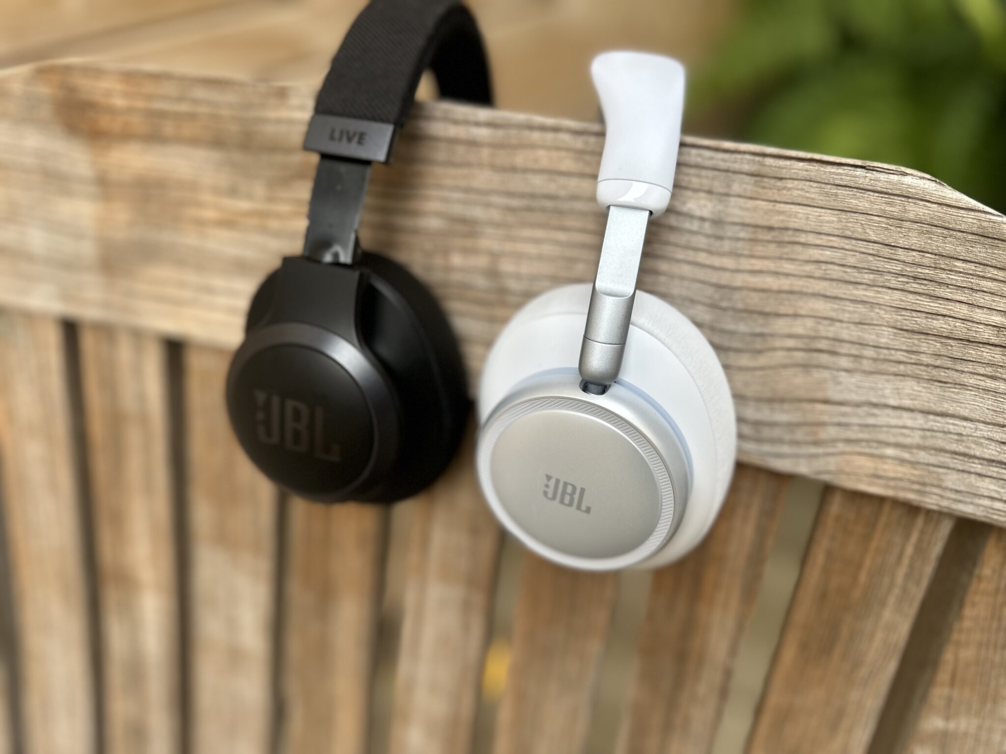 เปรียบเทียบหูฟัง Sony WH-CH730N กับรุ่นเรือธง เลือกอะไรให้คุ้มงบ