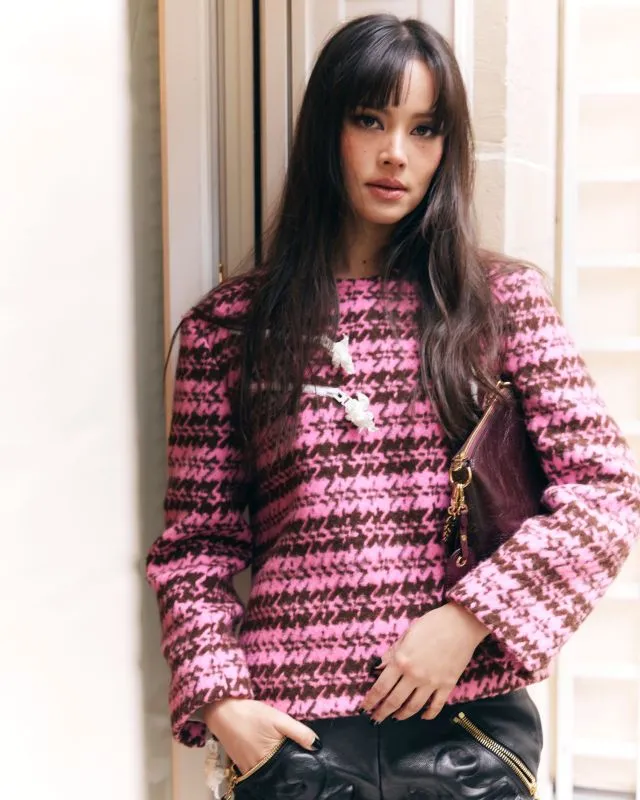 ลิซ่า ญาญ่า ปารีส แอมบาสเดอร์ที่กำลังเขียนนิยามใหม่ให้แฟชั่นวีค