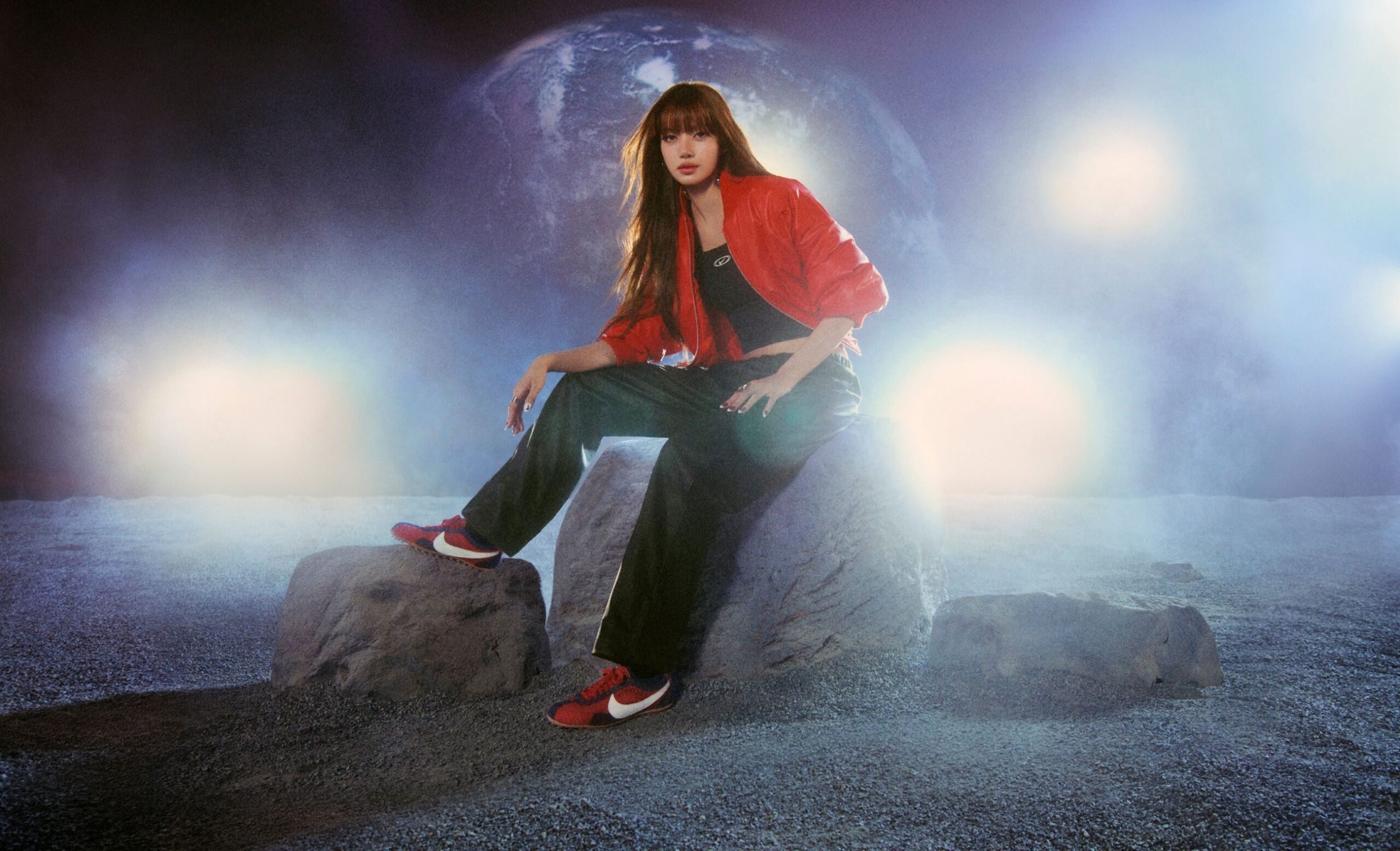 เมื่อลิซ่าทำให้ Nike Moon Shoe กลายเป็นสัญลักษณ์แฟชั่นร่วมสมัย