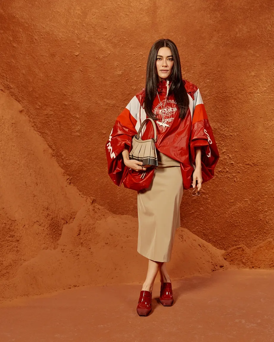 สองนักแสดงดังยกระดับตัวตนบนรันเวย์ Paris Fashion Week