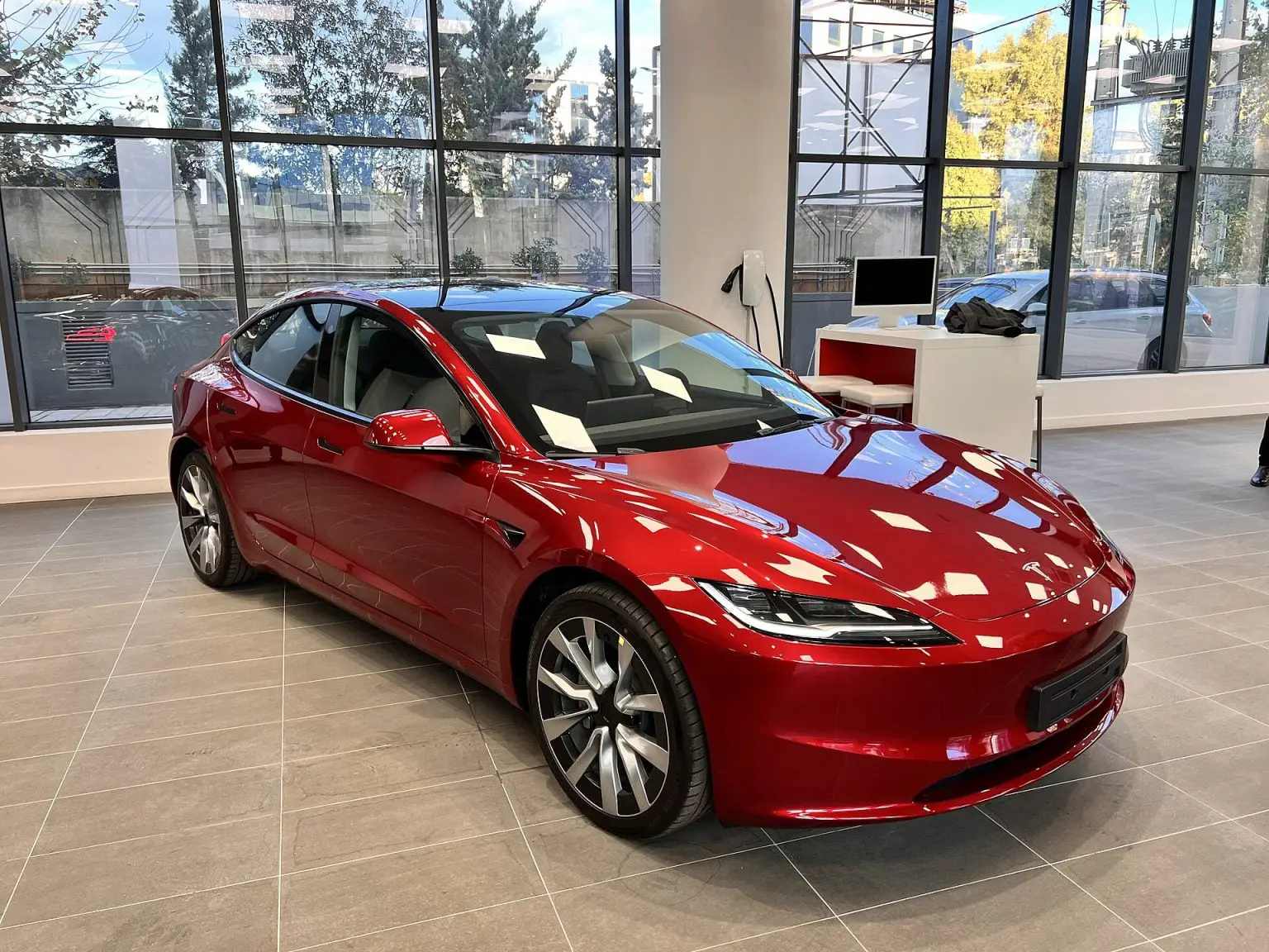ใช้ Tesla Powershare ให้รถเป็นแบตเตอรี่สำรองไฟบ้าน