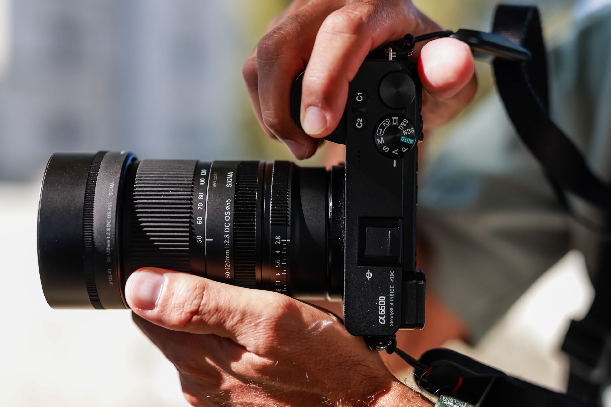 Sigma 50-120mm f/2.8 เลนส์ซูมเทเล APS-C ที่กล้าท้าชนฟูลเฟรม