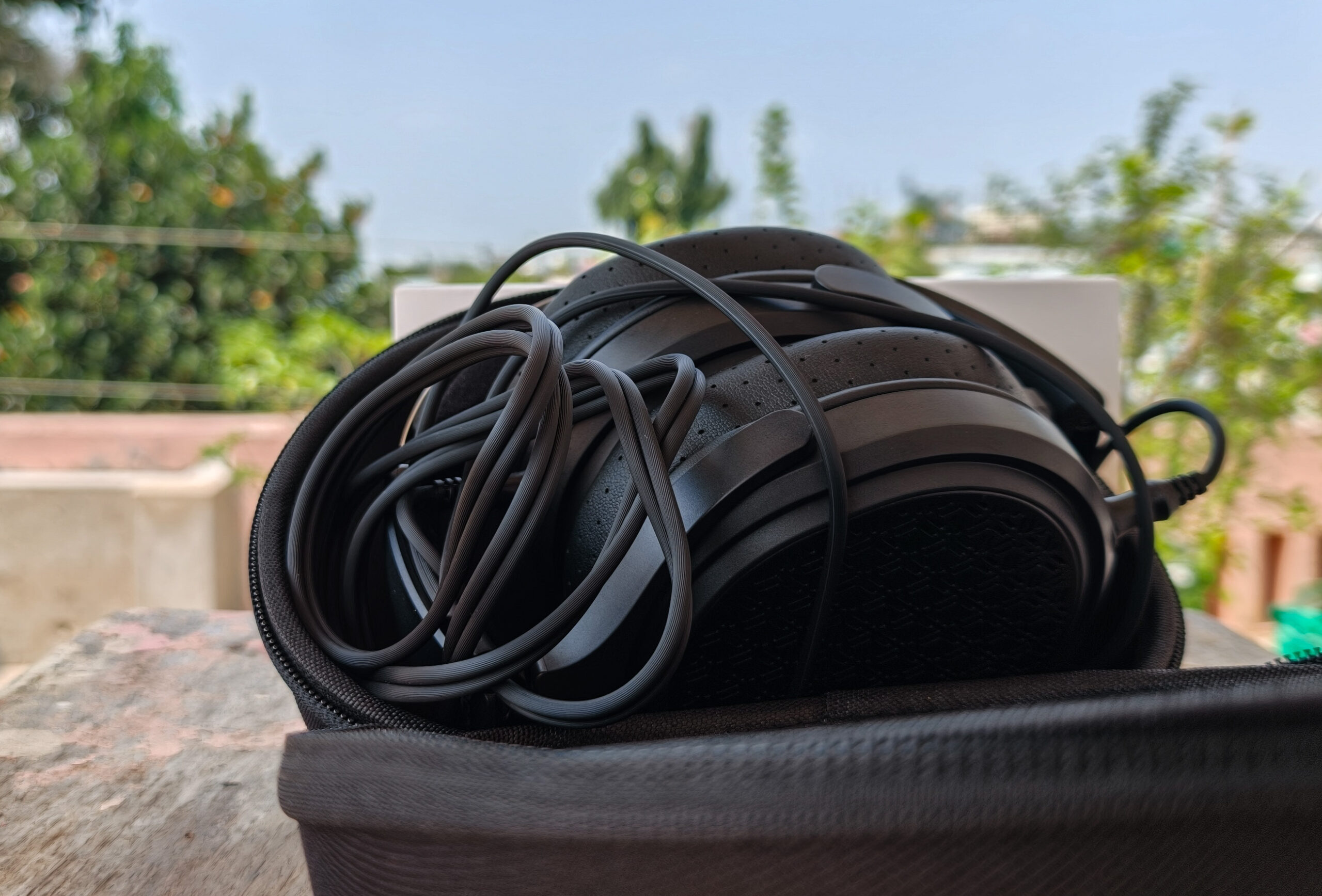 เปรียบเทียบหูฟังแม่เหล็กระนาบ Audeze LCD-5 vs Fiio Jade Audio JT9