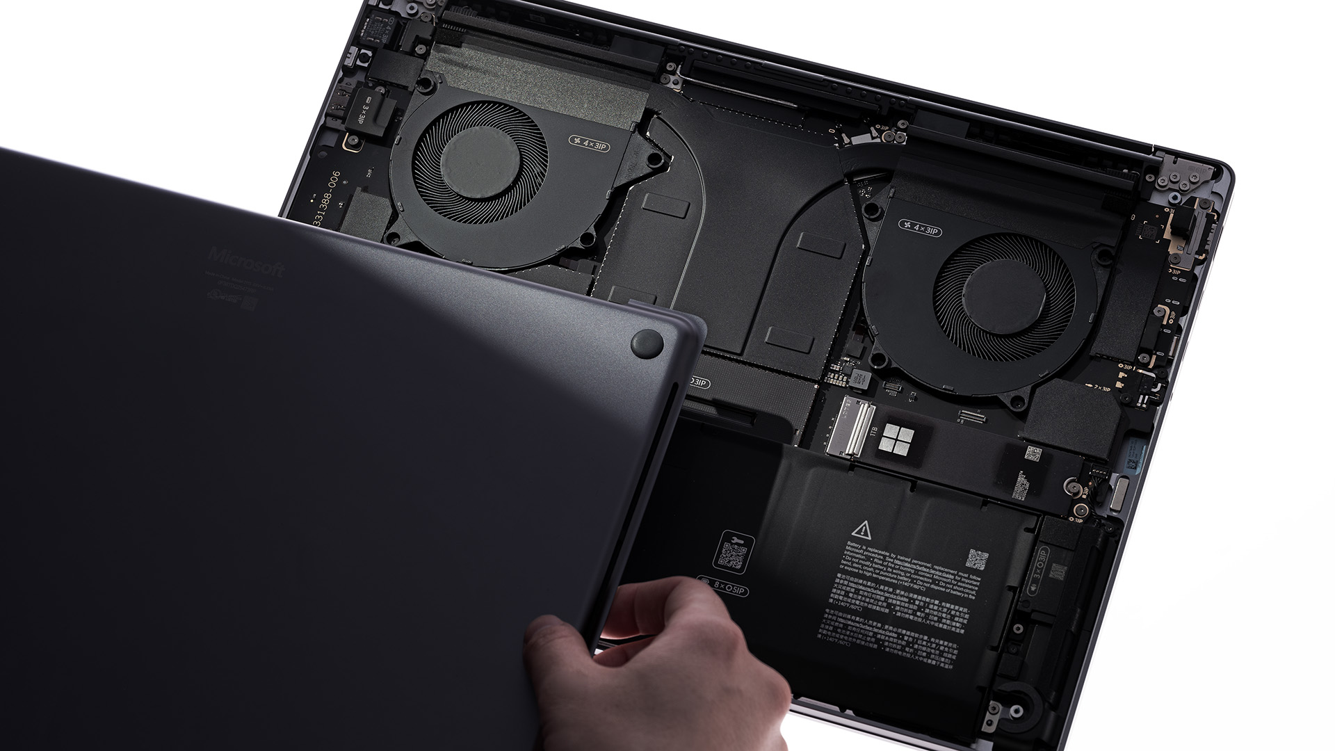 Surface Laptop Ultra กับ RTX Spark GPU: ทางเลือกใหม่แทน MacBook Pro สำหรับสาย Dev และครีเอเตอร์