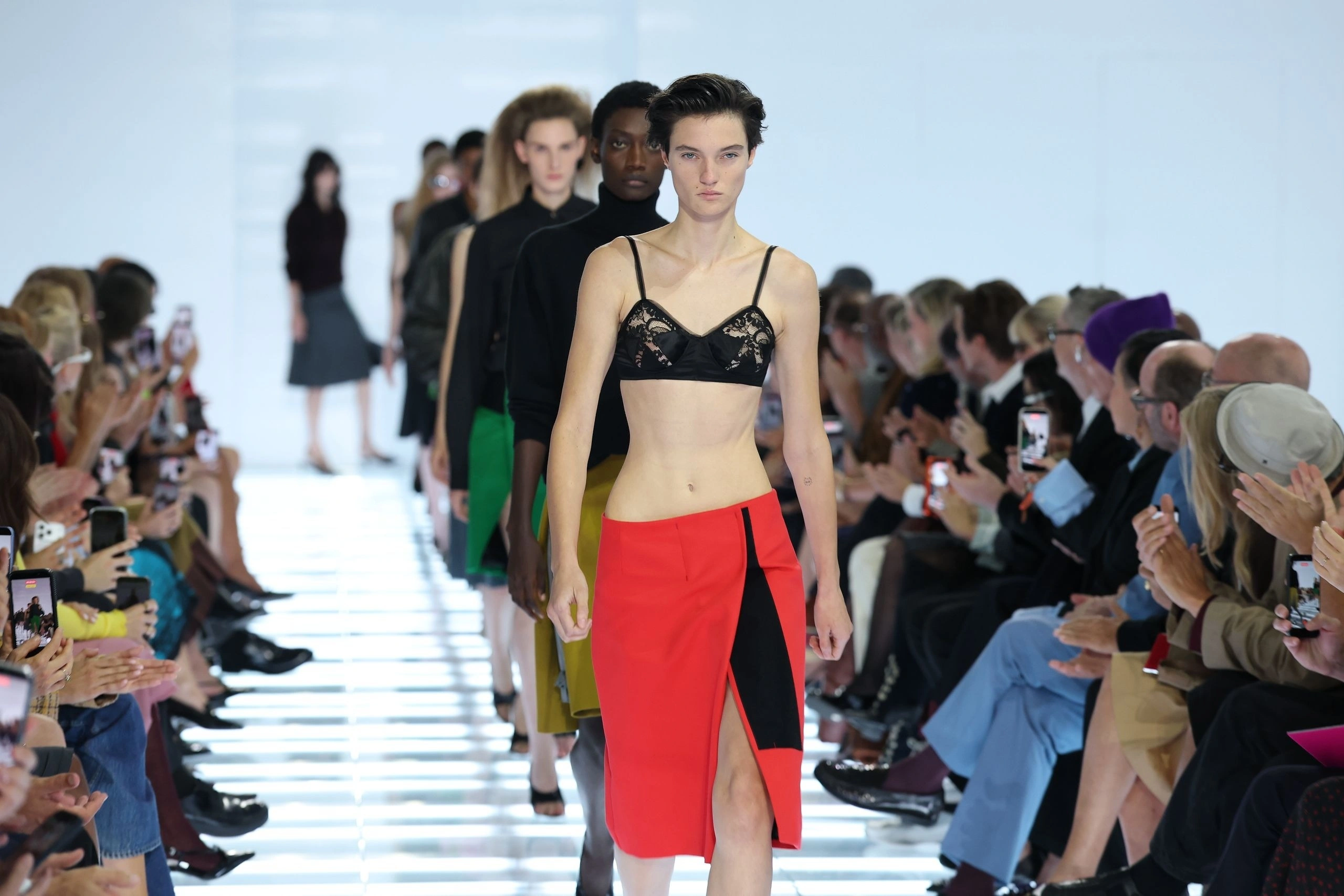 เมื่อรันเวย์กลายเป็นโรงละครใหญ่ใน Paris Fashion Week