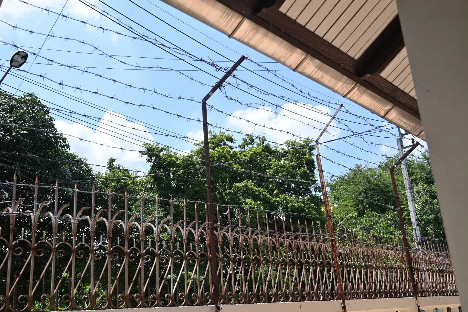 บ้านพยาบาลไม่ได้รับใบอนุญาตกับโซนจิตเวชเถื่อน ความเสี่ยงที่ซ่อนในรั้วลวดหนาม
