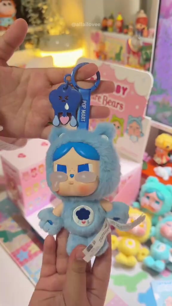 ตุ๊กตาหอย Grumpy Bear สีน้ำเงินหน้าไวนิลมีหยดน้ำตาพร้อมชาร์มเมฆฝน