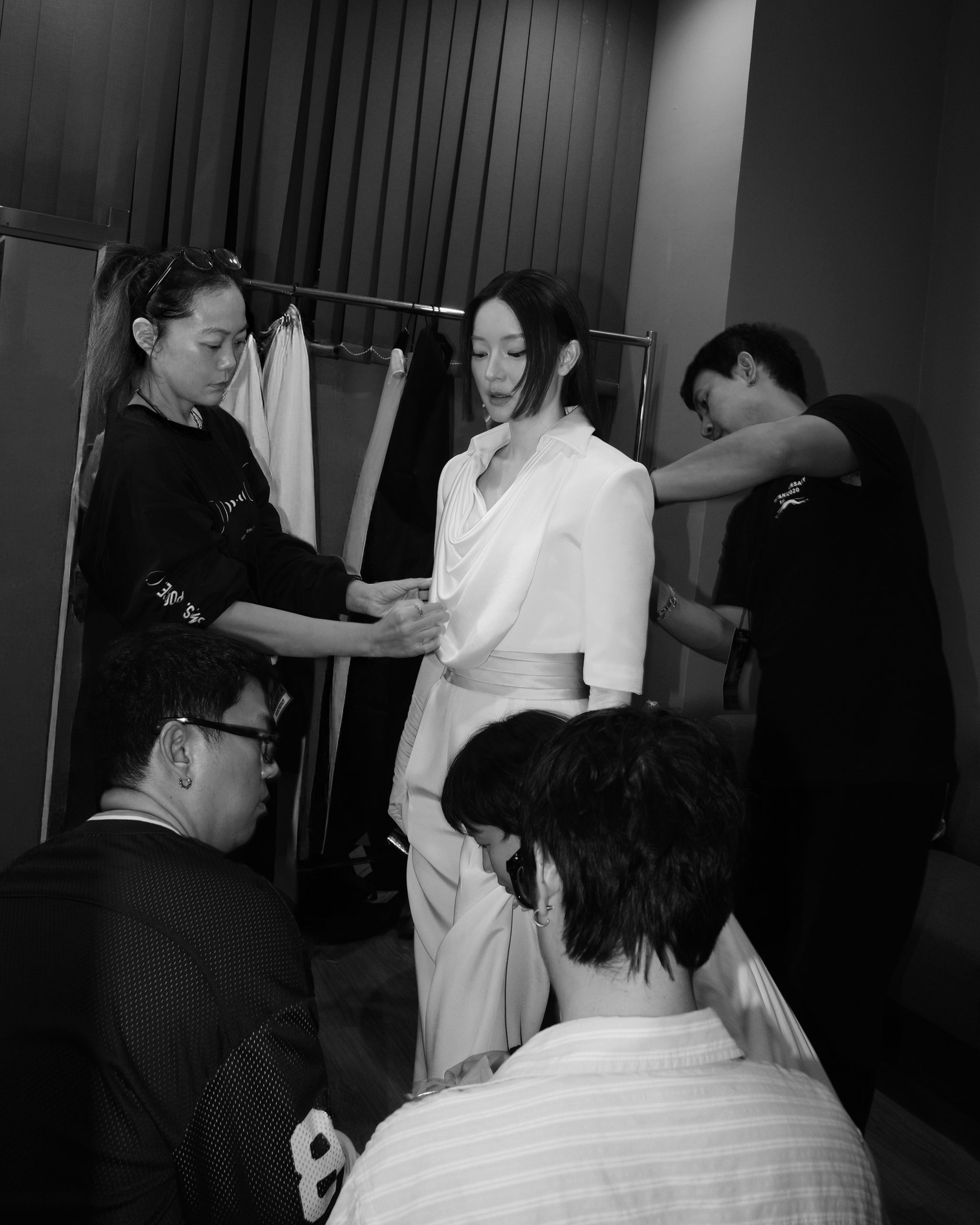 Behind the Scenes: สี่ลุคชุดคอนเสิร์ต custom จากดีไซเนอร์ VICKTEERUT