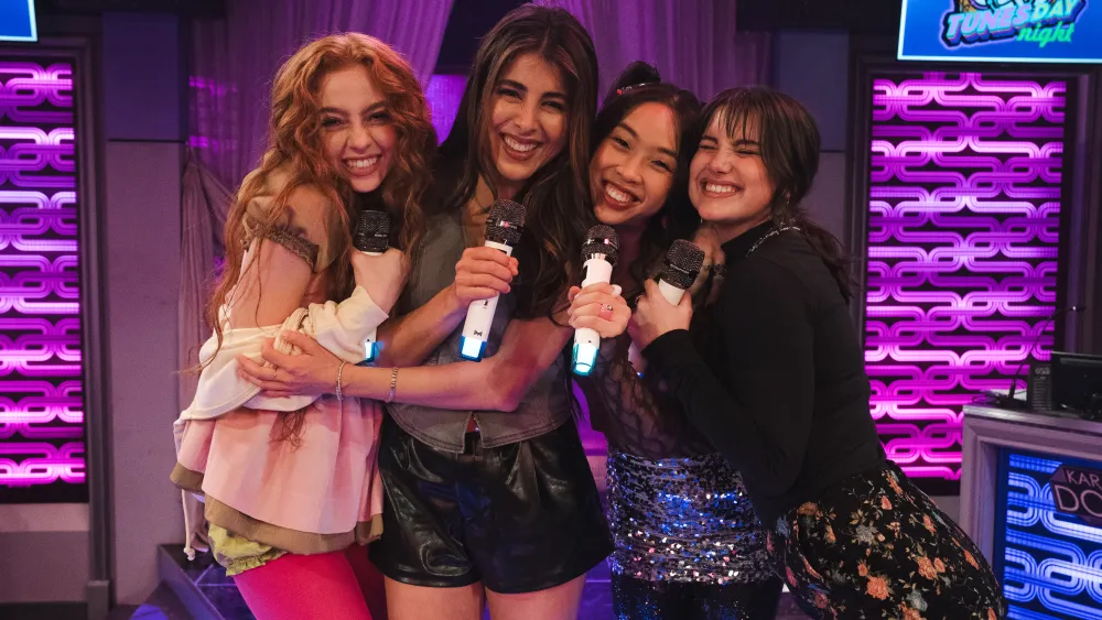 Hollywood Arts บทรีวิว Victorious Spinoff ที่หลงทางในความคิดถึง