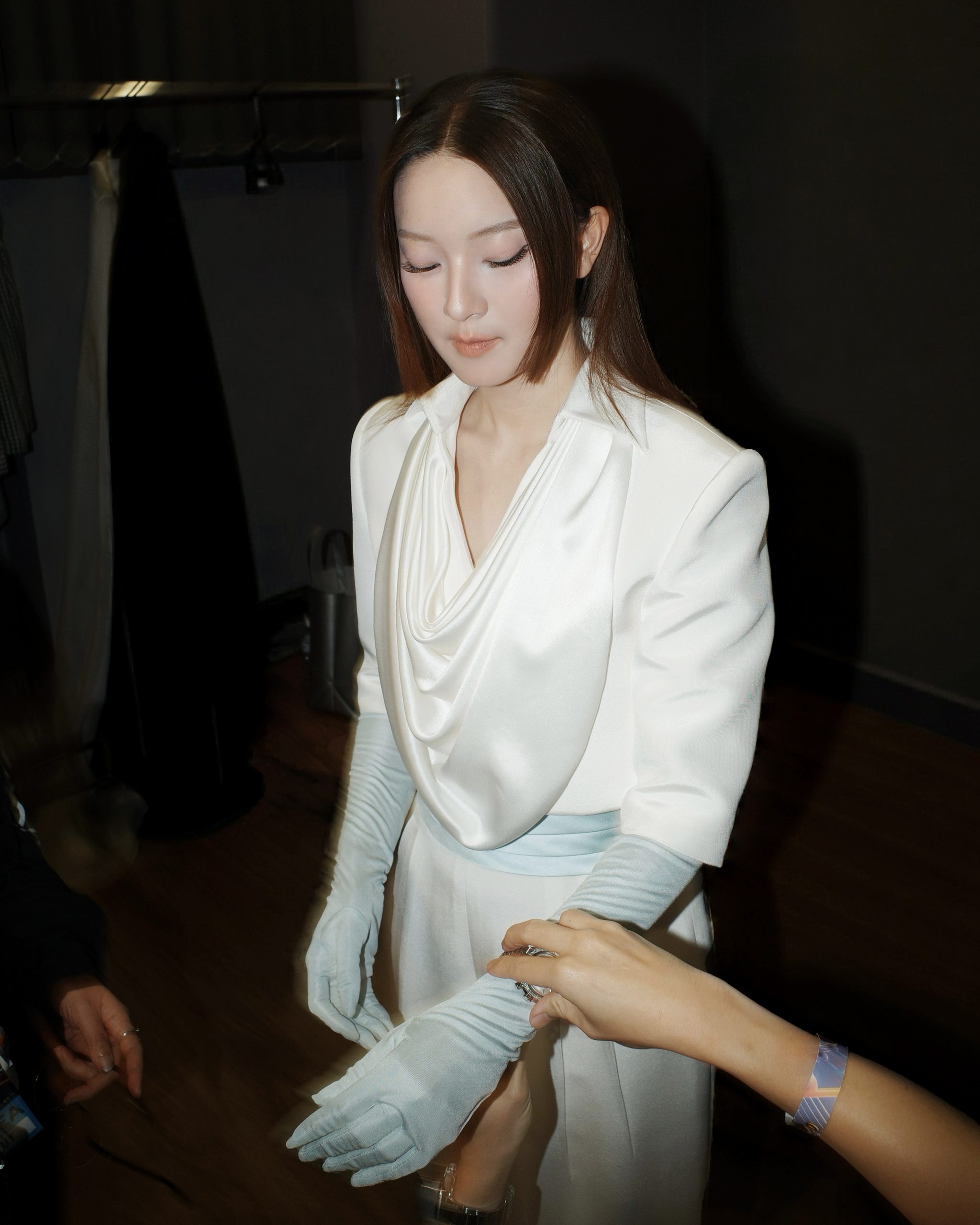 Behind the Scenes: สี่ลุคชุดคอนเสิร์ต custom จากดีไซเนอร์ VICKTEERUT