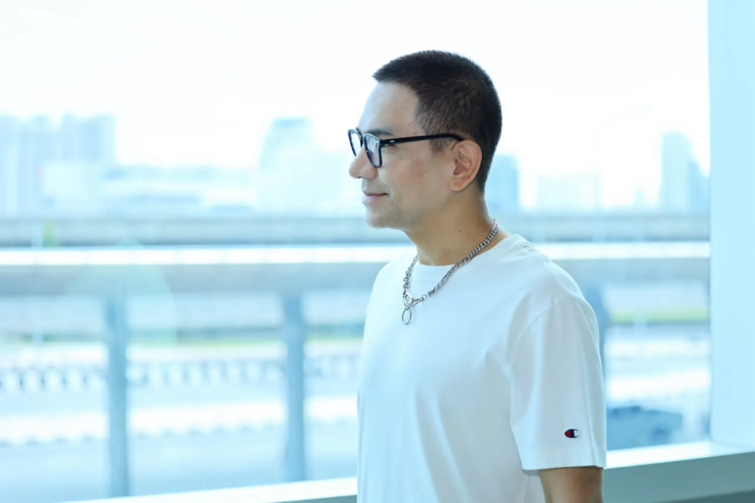 สามศิลปินปล่อยซิงเกิลใหม่ วิวทะลุล้านและคอนเสิร์ตปิดอัลบั้มกำลังมา