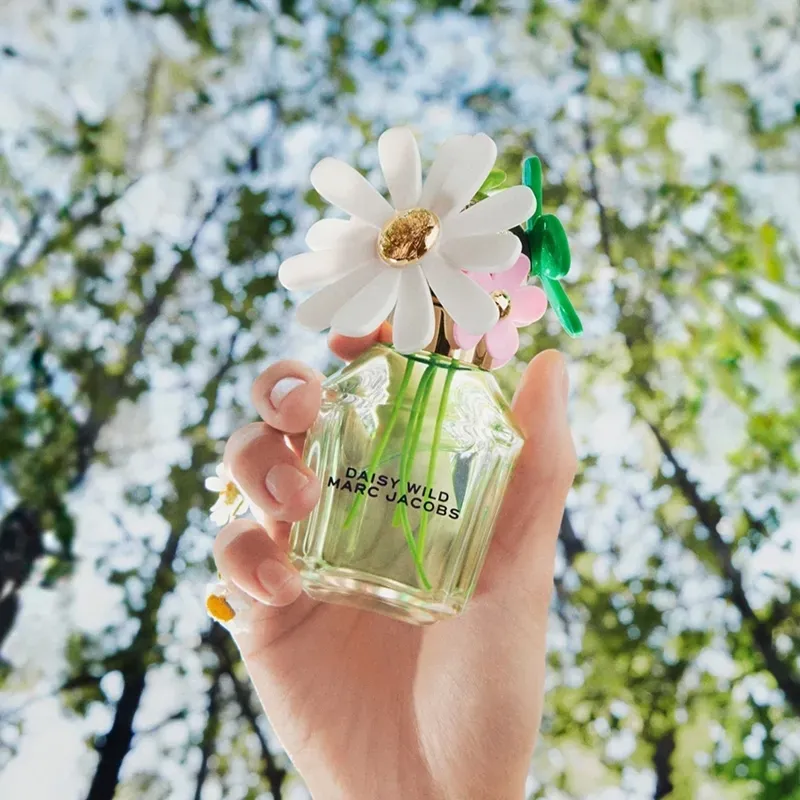 Fresh Florals and Fruity Notes คู่มือเลือกน้ำหอมกลิ่นสดชื่นรับหน้าร้อน