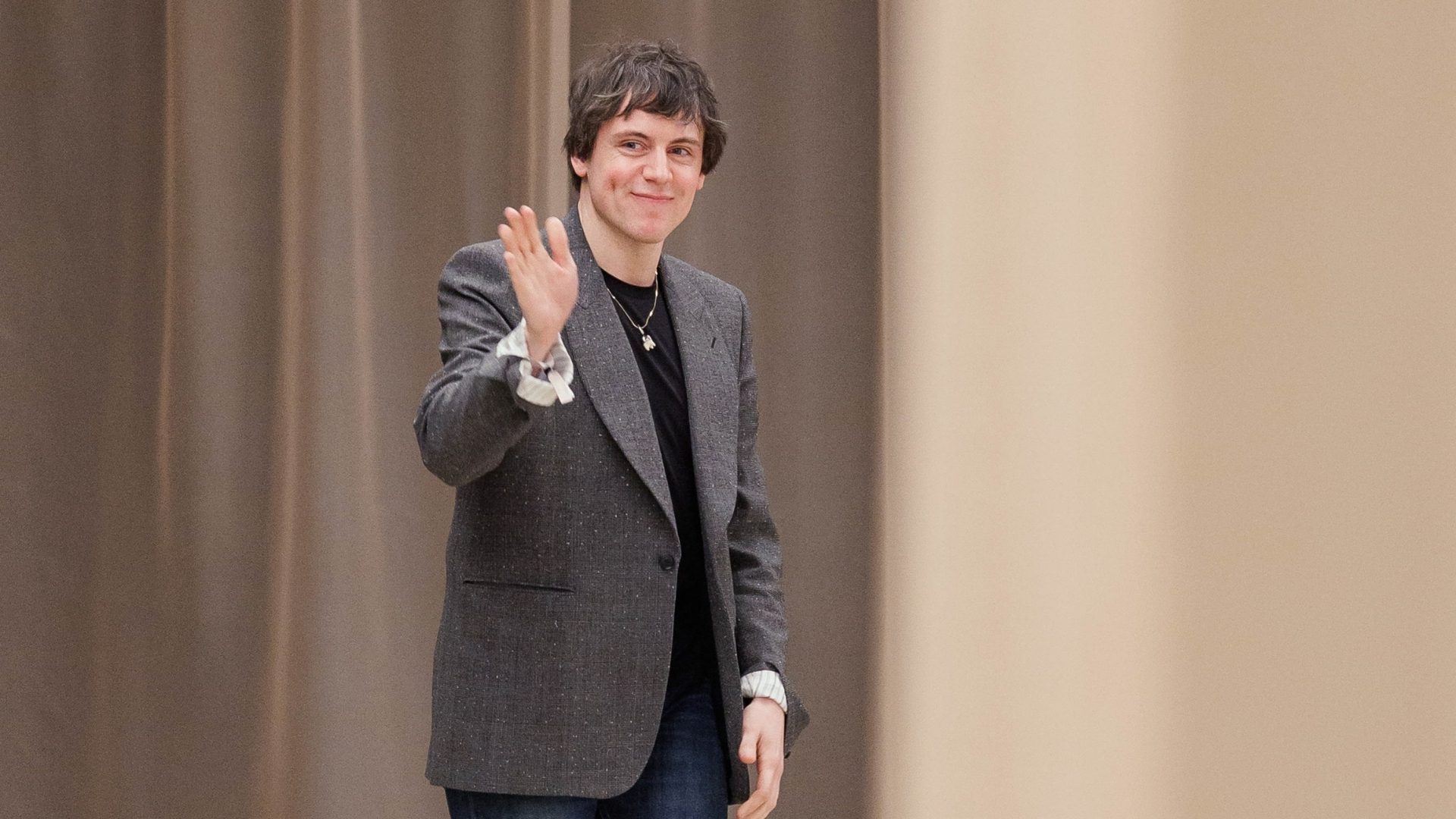 สัญญาณเชิงกลยุทธ์จากการลาออกของ Seán McGirr ต่ออนาคต Alexander McQueen