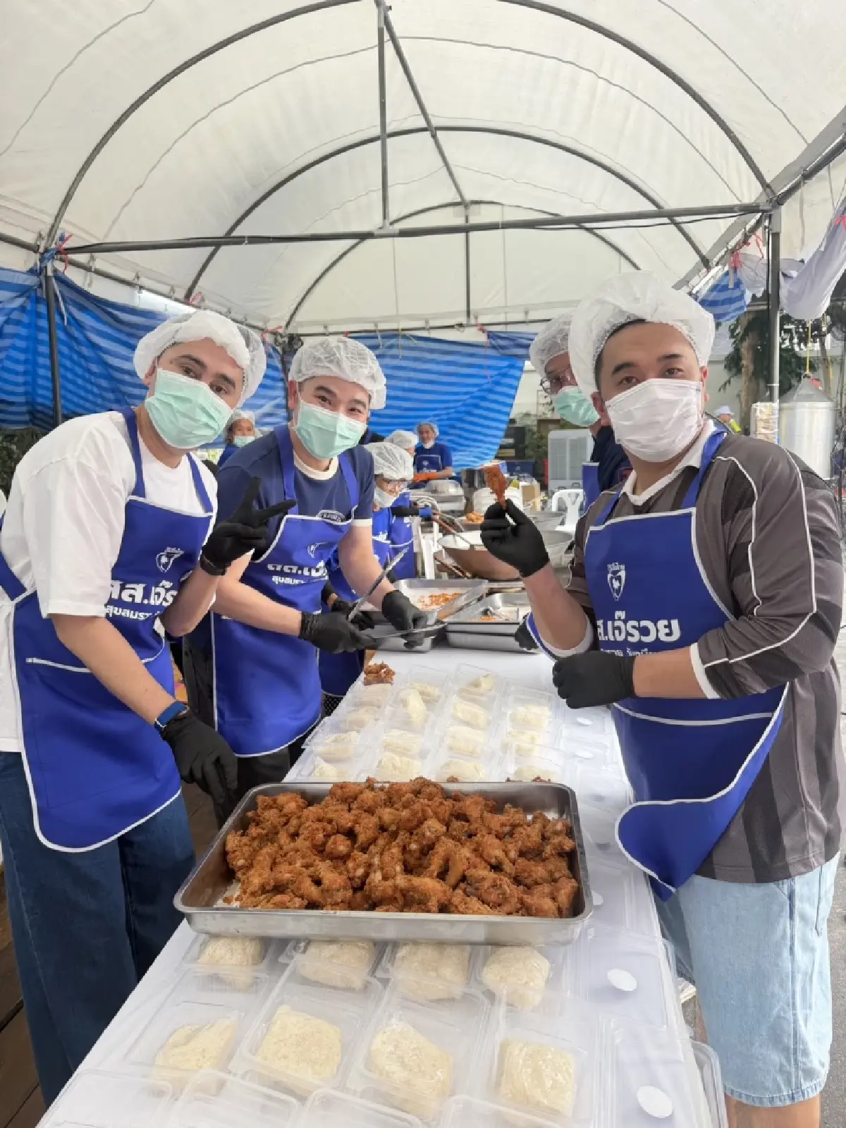 โรงครัวชุมชนจ่ายความอิ่มฟรี เมื่อคนตัวเล็กช่วยคนทั้งเมือง