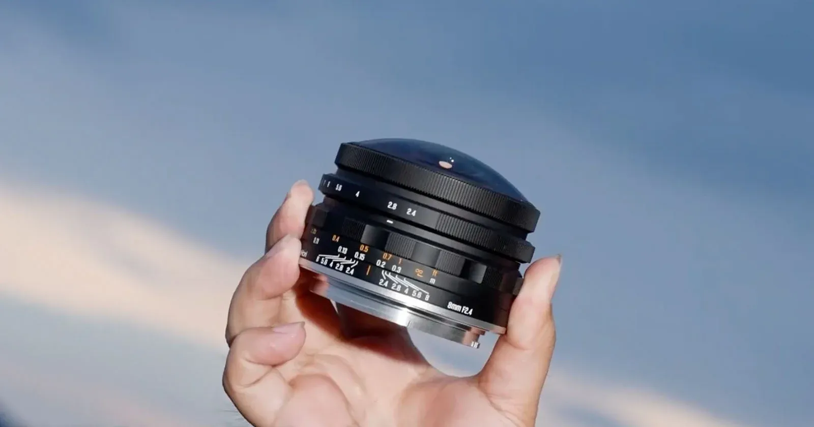 เลนส์ fisheye ระยะกว้างสำหรับระบบ medium-format ที่จับต้องได้มากขึ้น