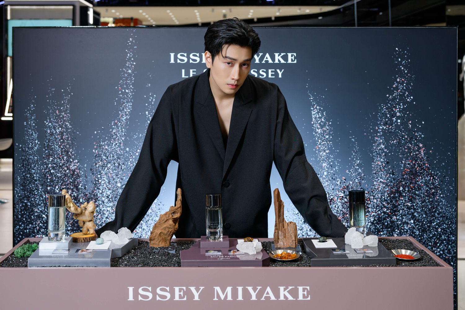 3 น้ำหอมใหม่ล่าสุดที่นิยามความหรูหราแบบโมเดิร์นต่างกันอย่างชัดเจน