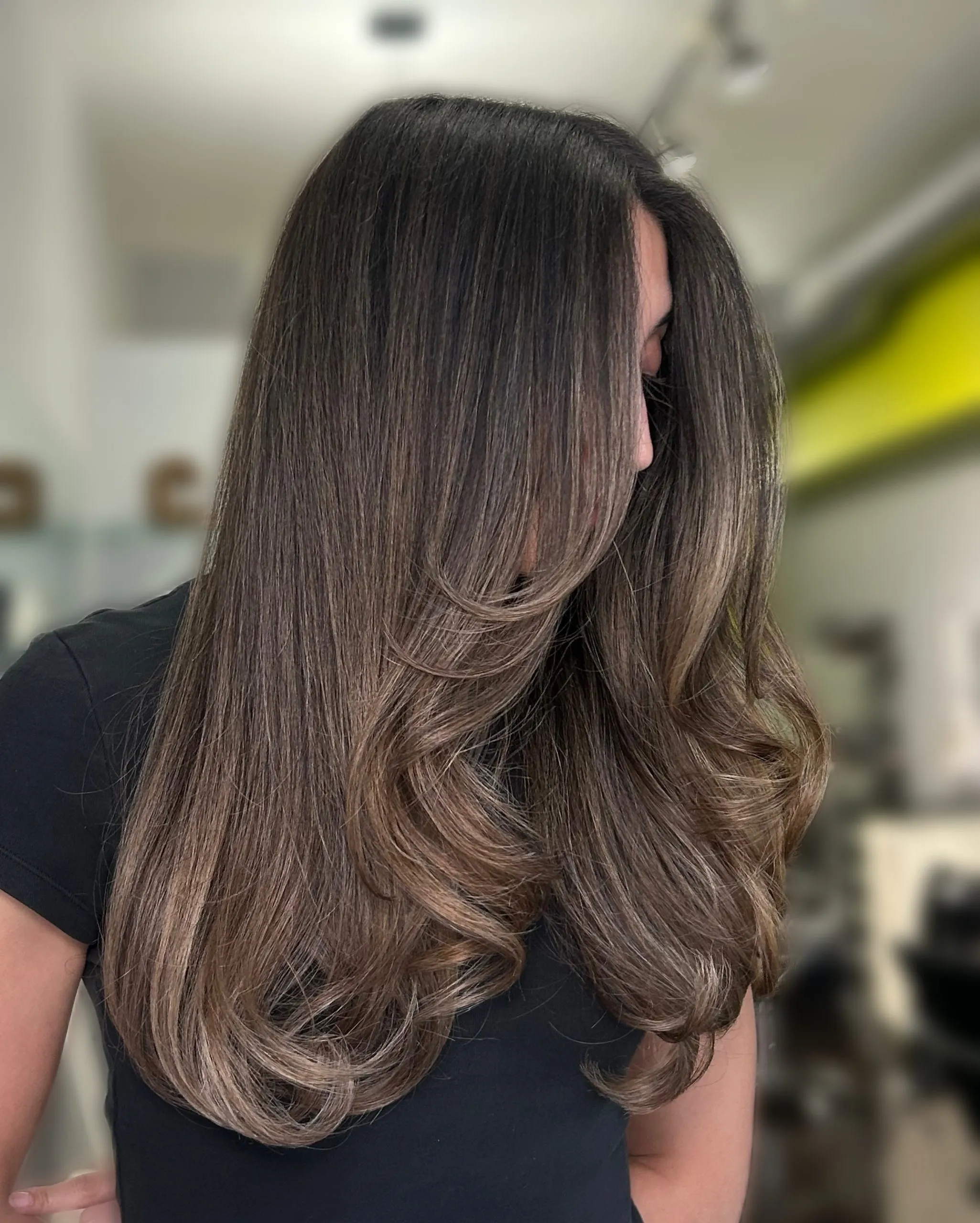 คู่มือเลือกสีผม Suede Brunette และโทนบรูเนตต์รับฤดูใบไม้ร่วง