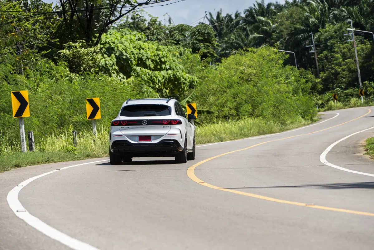 ศึกหรูสายไฟฟ้า Mercedes C-Class Electric vs GLC EV