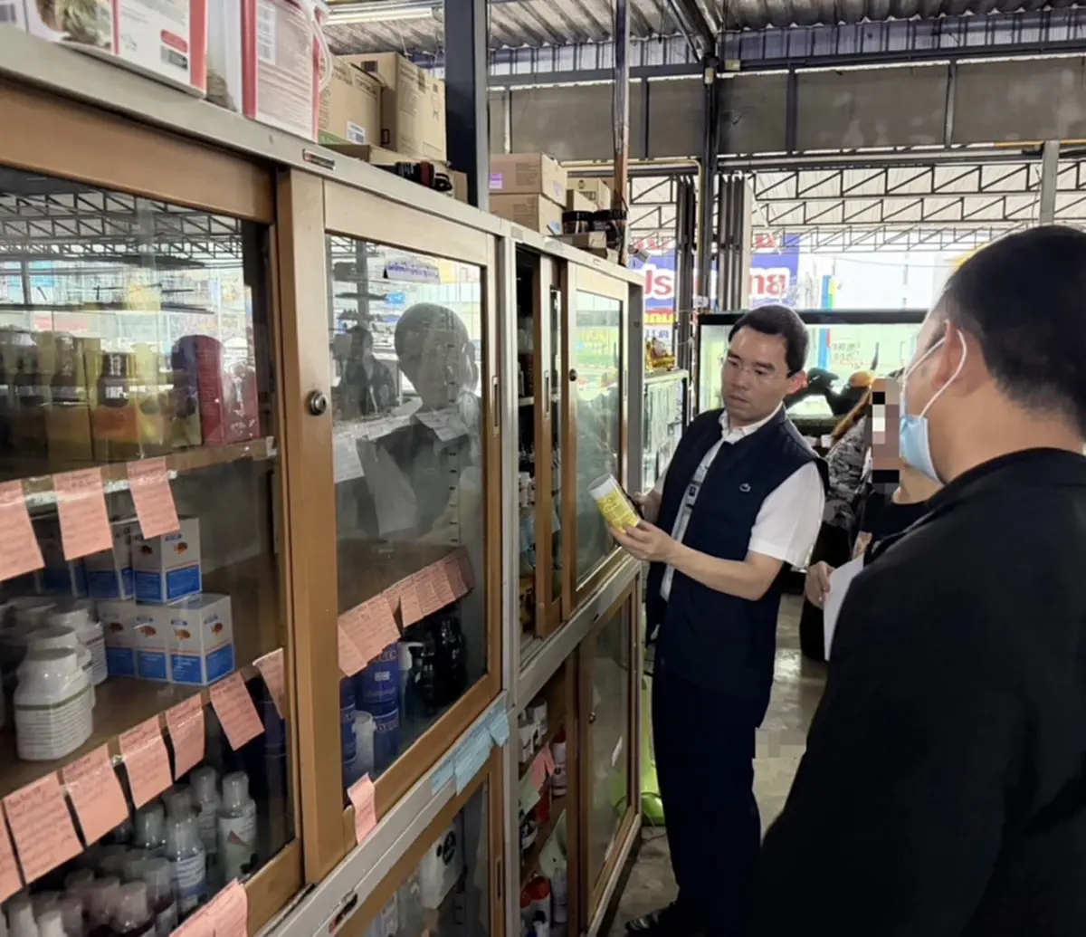 ศุลกากรบุกร้านอาหารสัตว์กลางเมือง แฉอาหารสัตว์ไร้ฉลากไทยเสี่ยงทำร้ายสัตว์เลี้ยง