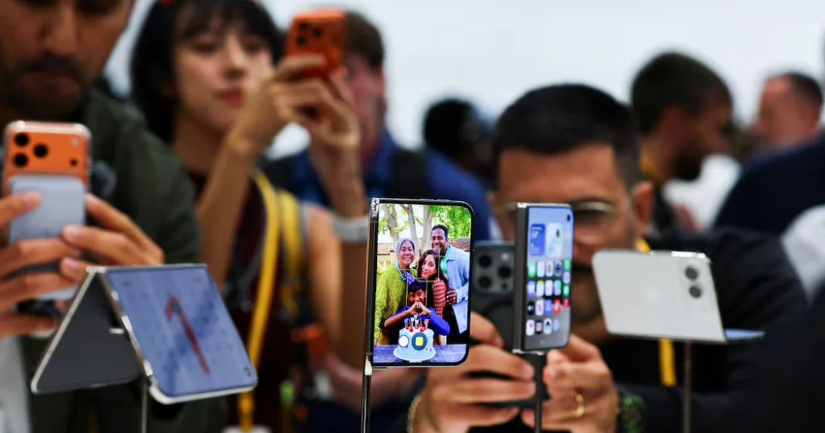 iPhone Duo ขายหมดในไม่กี่ชั่วโมง สัญญาณใหม่ของจอพับ Apple และเกมราคาระดับพรีเมียม