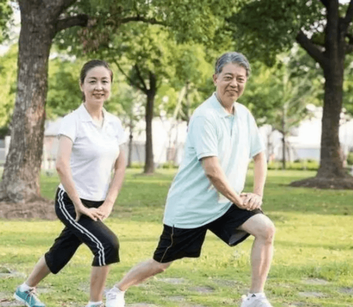 3 นิสัยสำคัญที่ทำให้คนแก่แล้วยังแข็งแรงและเป็นตัวของตัวเอง