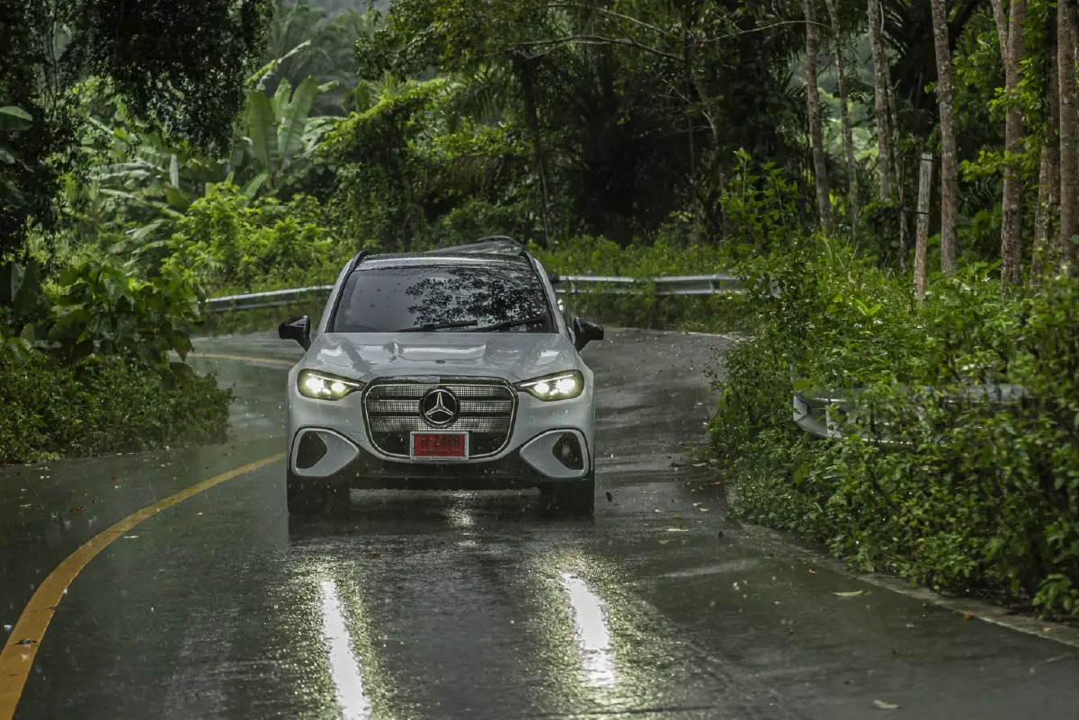 ศึกหรูสายไฟฟ้า Mercedes C-Class Electric vs GLC EV