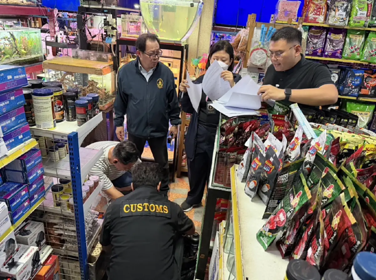 ศุลกากรบุกร้านอาหารสัตว์กลางเมือง แฉอาหารสัตว์ไร้ฉลากไทยเสี่ยงทำร้ายสัตว์เลี้ยง