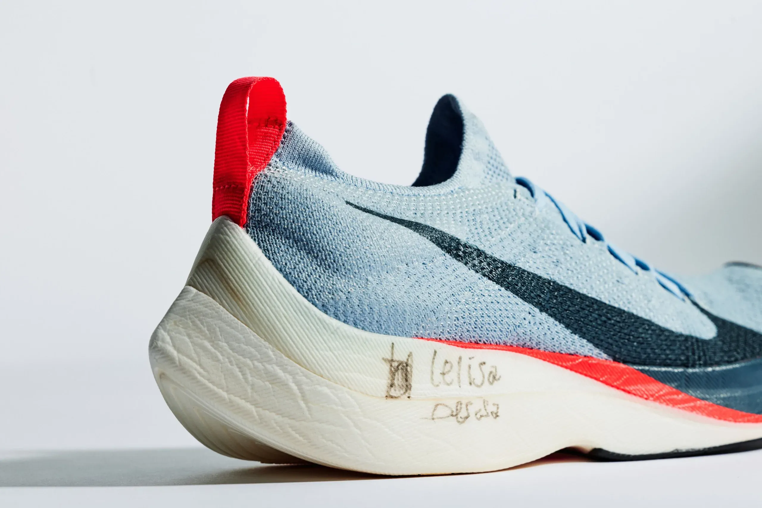 ทศวรรษรองเท้าวิ่งซูเปอร์ของ Nike จาก Vaporfly 4% ถึงยุค ZoomX
