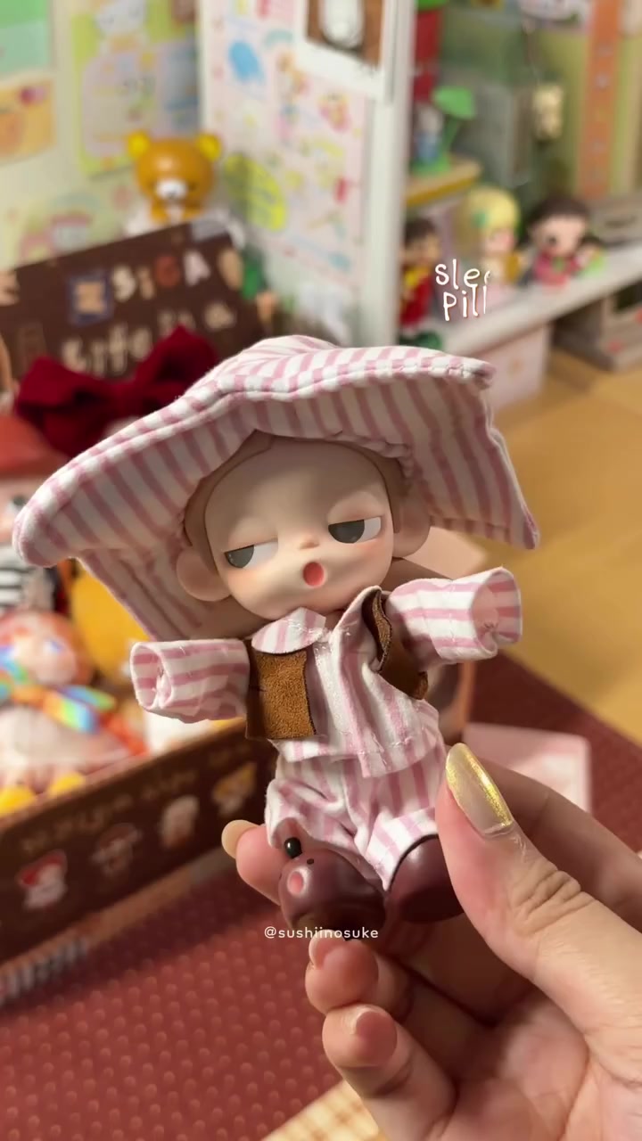 ฟิกเกอร์ซิก้า สลีปปี้พิลโลว์ ชุดนอนลายทางชมพูถือหมอนใบใหญ่ ขยับท่าแขนได้