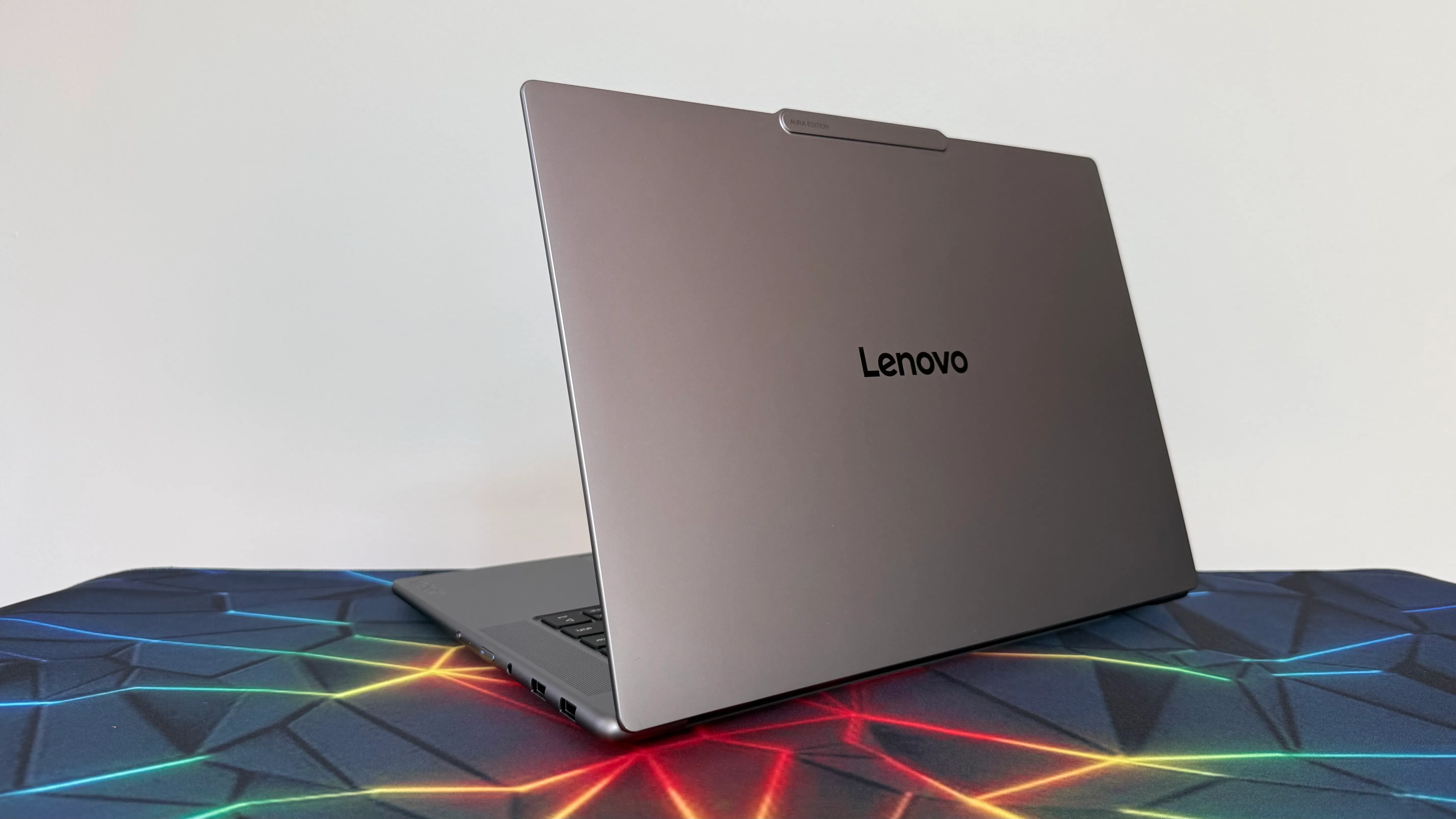 Lenovo Yoga Pro 9i Aura Edition vs Yoga Pro 7i เลือกเครื่องไหนคุ้มกว่าสำหรับสายครีเอทีฟ