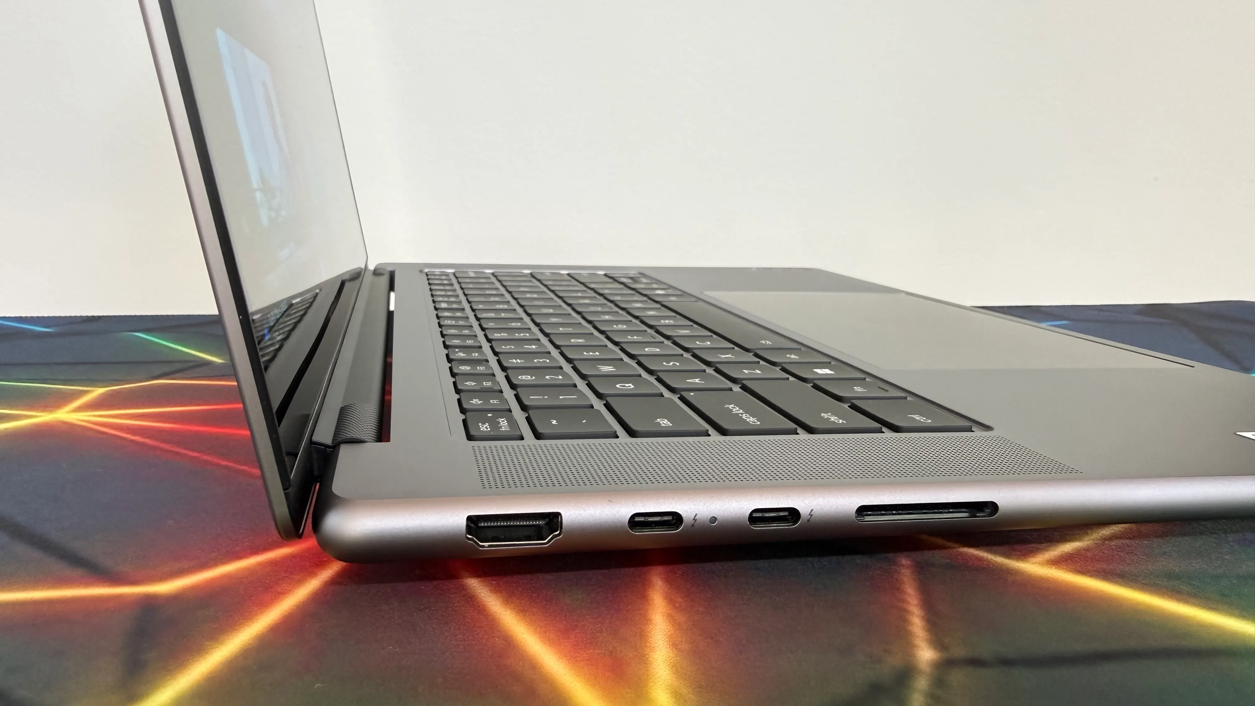 Lenovo Yoga Pro 9i Aura Edition vs Yoga Pro 7i เลือกเครื่องไหนคุ้มกว่าสำหรับสายครีเอทีฟ