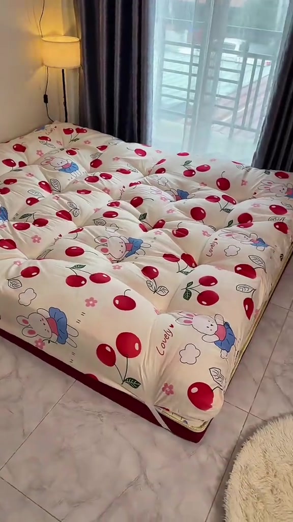 ที่นอนห้องเช่าไม่มีเตียงให้: ฟูกพับได้ ท็อปเปอร์ หรือยางอัด อันไหนนอนรอดถึงวันย้ายหอ