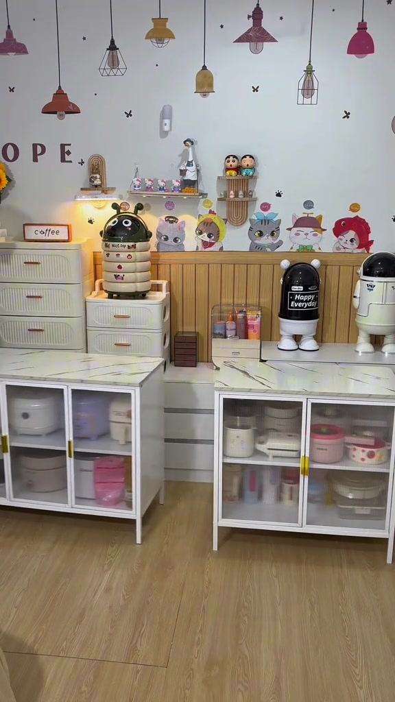 ครัวห้องเช่าไม่มีเคาน์เตอร์ให้: เลือกตู้เคาน์เตอร์สำเร็จรูป 3 แบบยังไงให้ประกอบแล้วจบ ไม่โยกไม่บานประตูค้าง