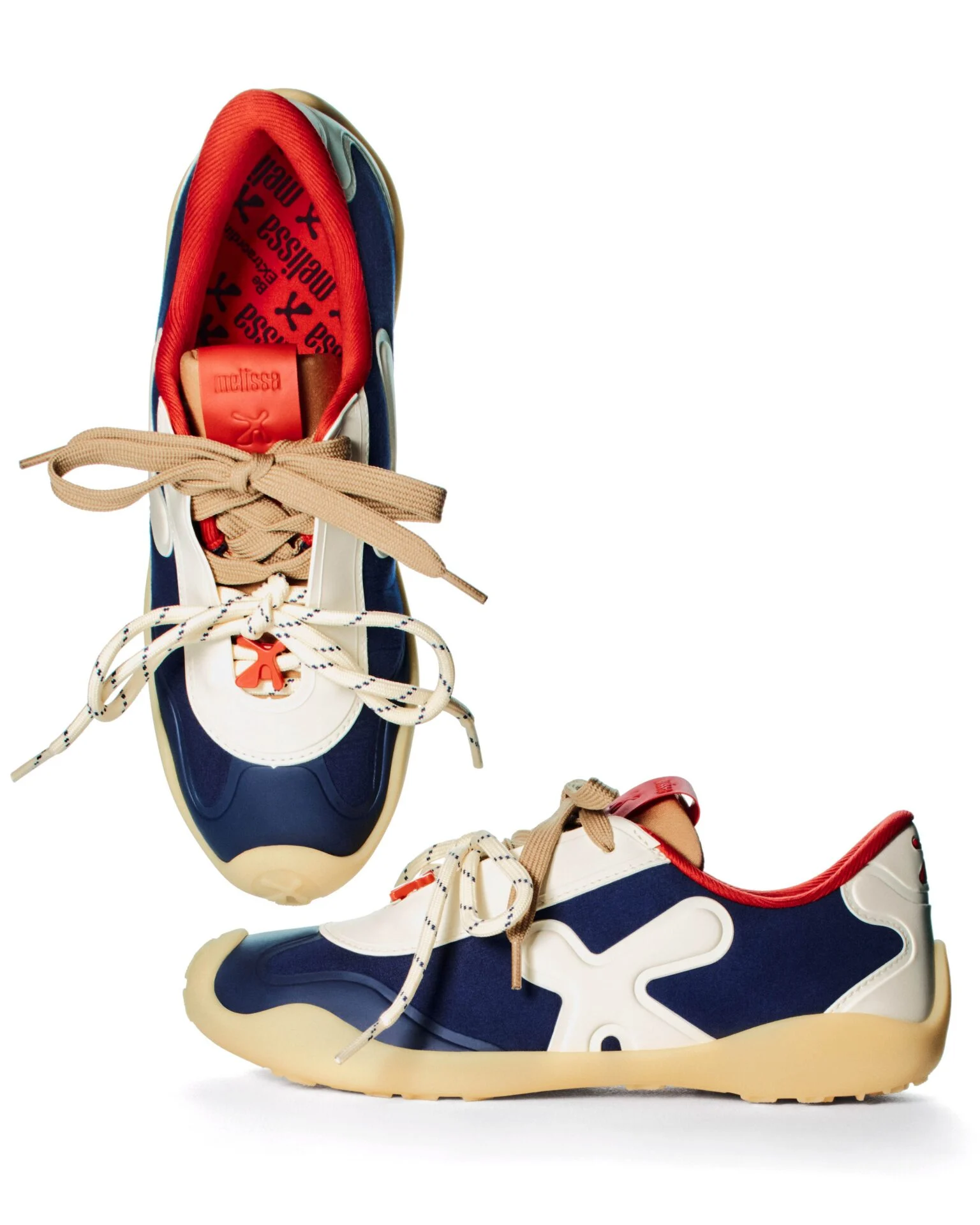 Melissa X สนีกเกอร์สาย athleisure ที่เขย่ากรอบรองเท้าแฟชั่น