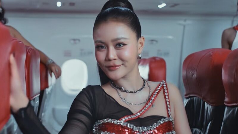 สองซูเปอร์สตาร์เขย่าวงการป๊อปกับ ฟ้าวมา ฟ้าใหม่